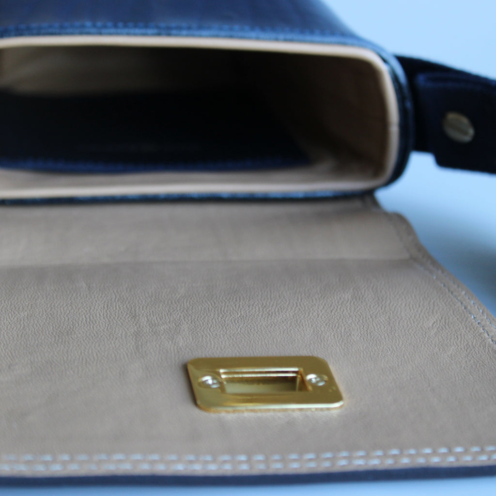 Compact Traveller Bag in Brown Tuscan Leather with Brown Stitch Detail