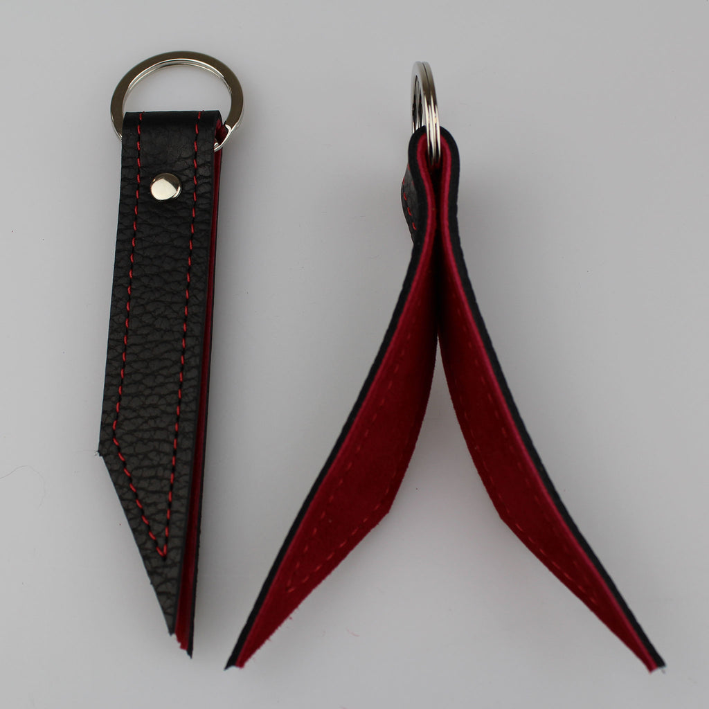 Elegant black leather keyring to keep your keys. Hand-crafted from British full-grain leather,  two-toned for striking effect.  Hardware in NICKEL Lined in soft red leather made by Sam Brown London Wiltshire UK